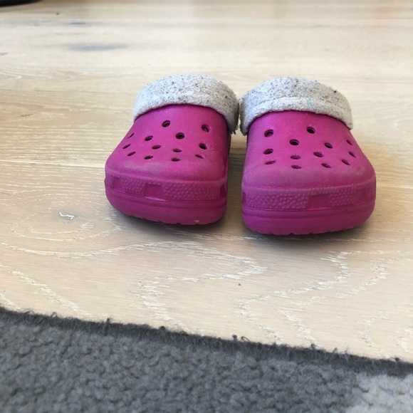 Crocs Pink and White Furry Fleece Lining Kids Size - Picture 2 of 8